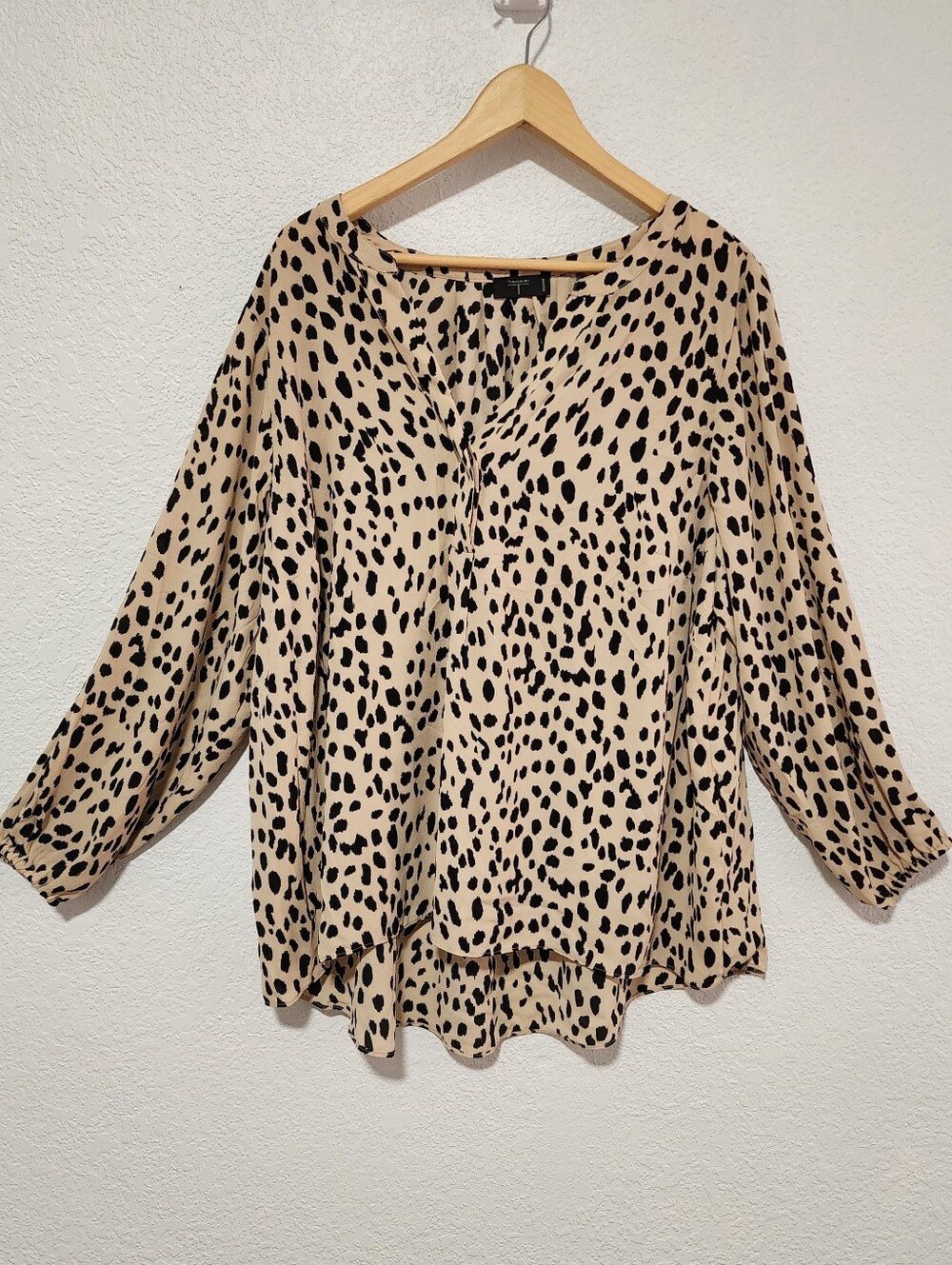 Tahari Cheetah Leopard Print V-Neck Blouse Long Bubble Sleeve 2X NWT - Picture 1 of 7